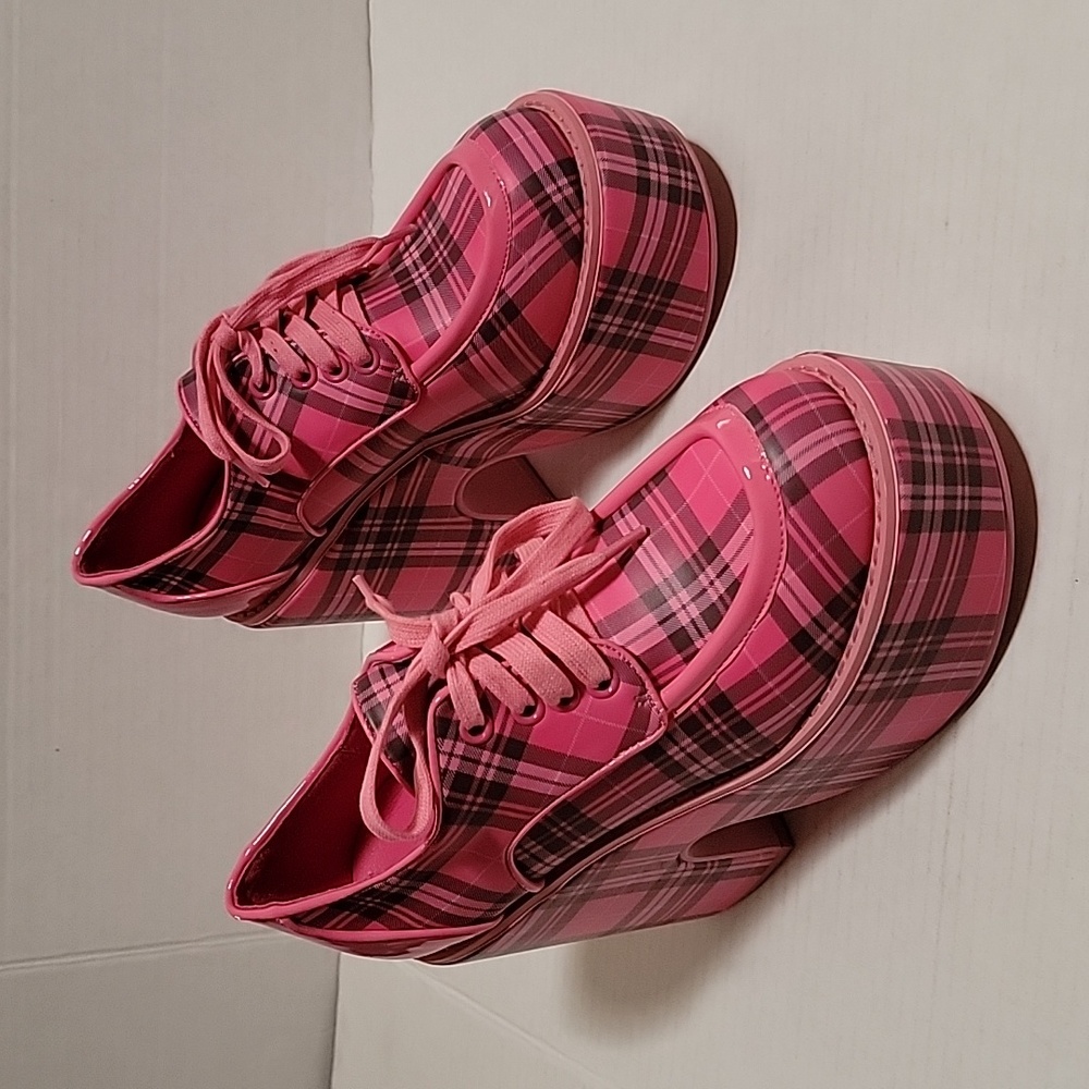 Surgar Thrillz Out To Lunch platform shoes pink plaid women's size 7.